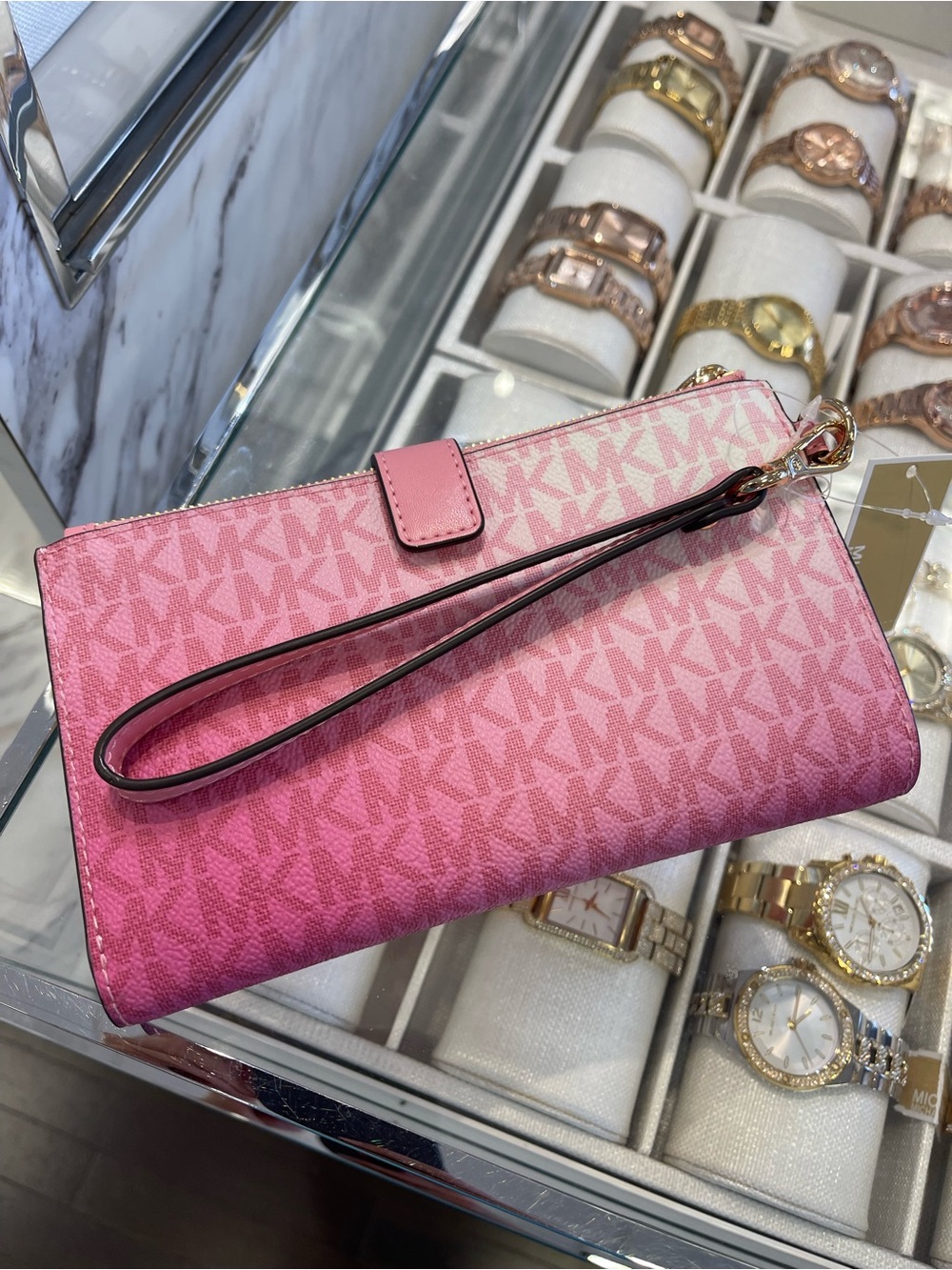 MICHAEL KORS JST Lg Double Zip Ombré Signature Logo Wristlet Phone
Carnation
NWT - Picture 4 of 16
